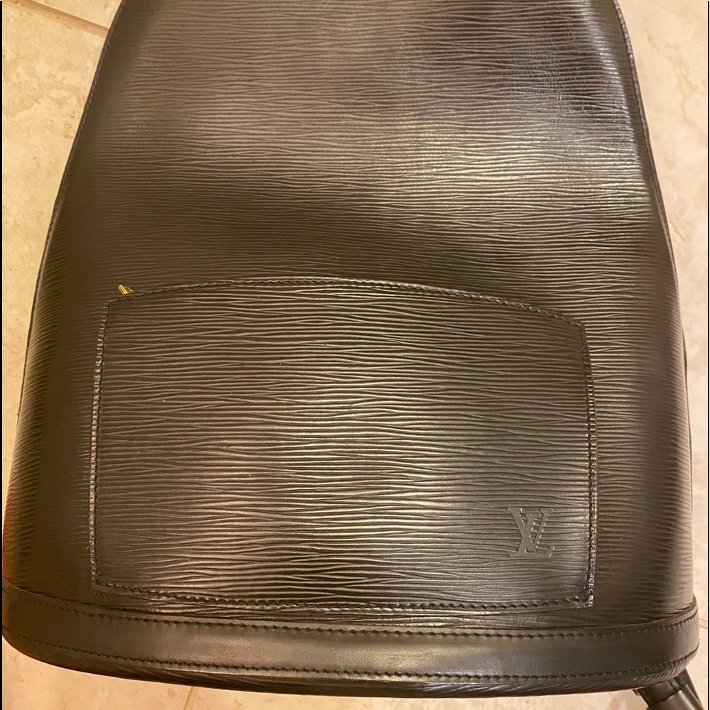 LOUIS VUITTON EPI LEATHER!!
